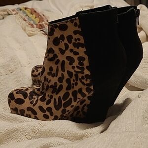 Huette kelsi dagger narcissism platform wedge bootie 🔥 RARE!! Trending leopard